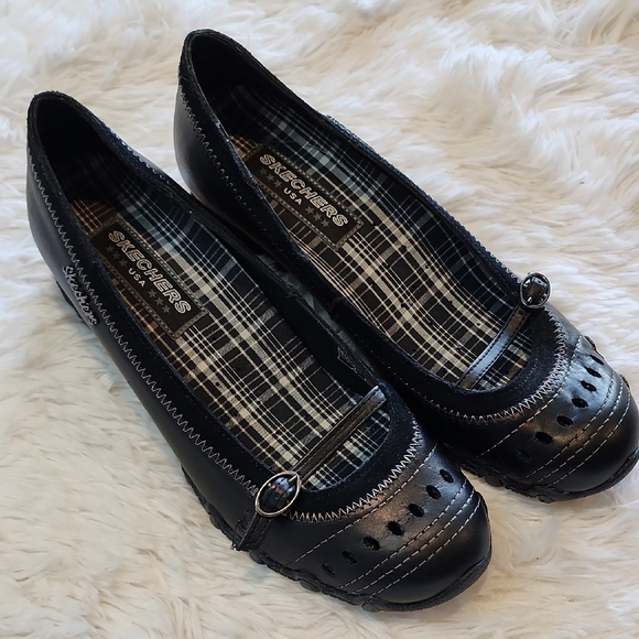 Skechers Women's Black Loafers with Plaid Interior - Picture 1 of 7